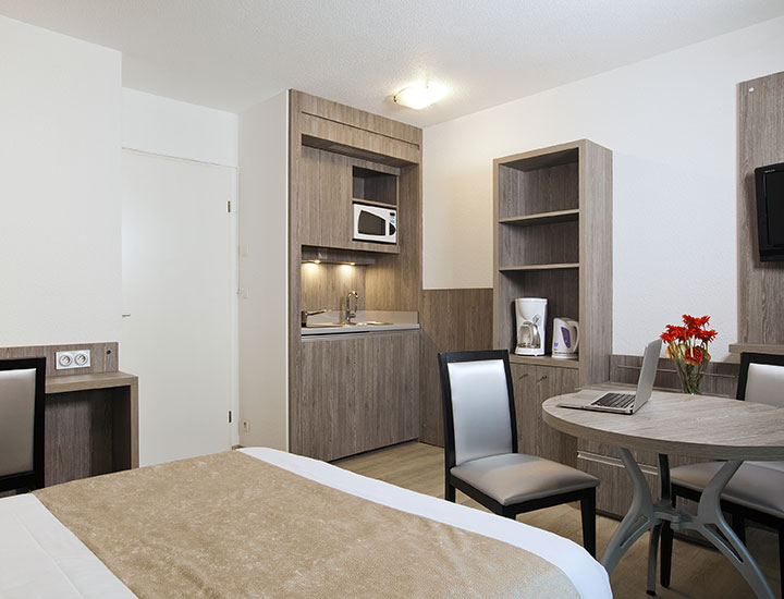 Apparthotel Séjours & Affaires Reims Clairmarais